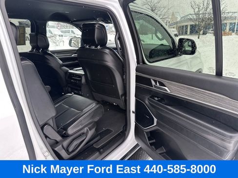 Used 2024 Jeep Wagoneer Series II image 13