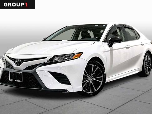 Certified 2019 Toyota Camry SE image 1