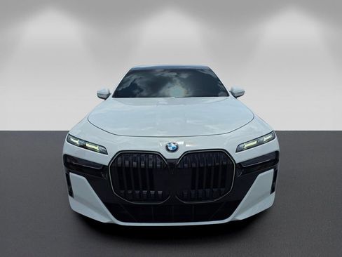 Certified 2024 BMW 760i xDrive w/ Executive Package AWD/4WD image 2