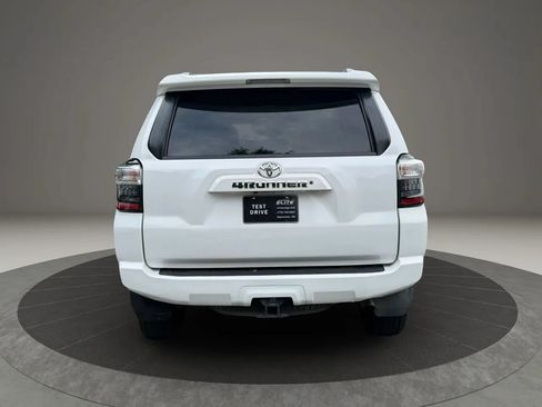 Used 2017 Toyota 4Runner SR5 AWD/4WD image 5