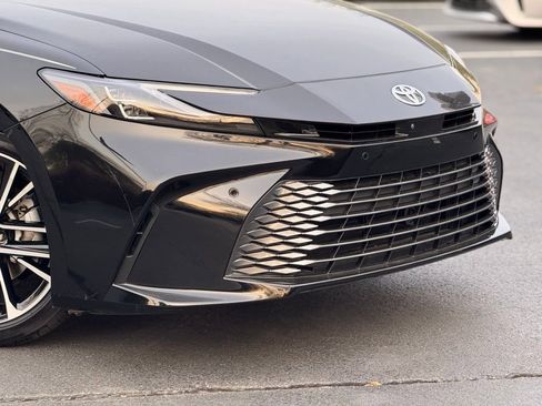 Used 2025 Toyota Camry XLE w/ Premium Plus Package image 6