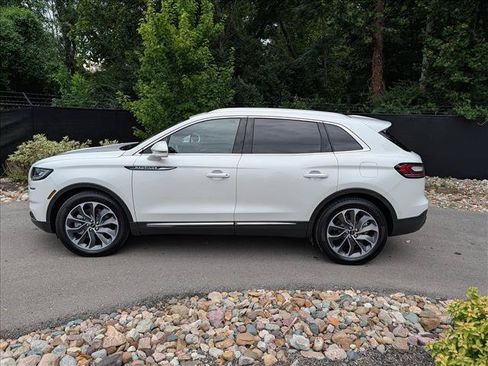 Used 2023 Lincoln Nautilus Reserve AWD/4WD image 2