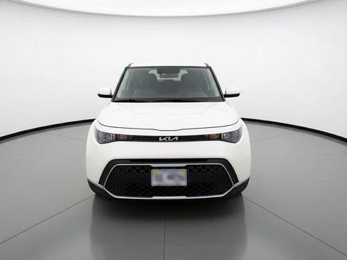 Used 2025 Kia Soul LX w/ LX Technology Package FWD image 2
