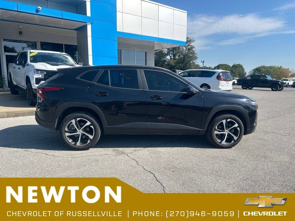 Used 2025 Chevrolet Trax RS w/ Driver Confidence Package FWD image 13