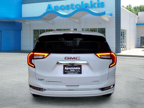 Used 2022 GMC Terrain Denali w/ Denali Premium Package AWD/4WD image 4
