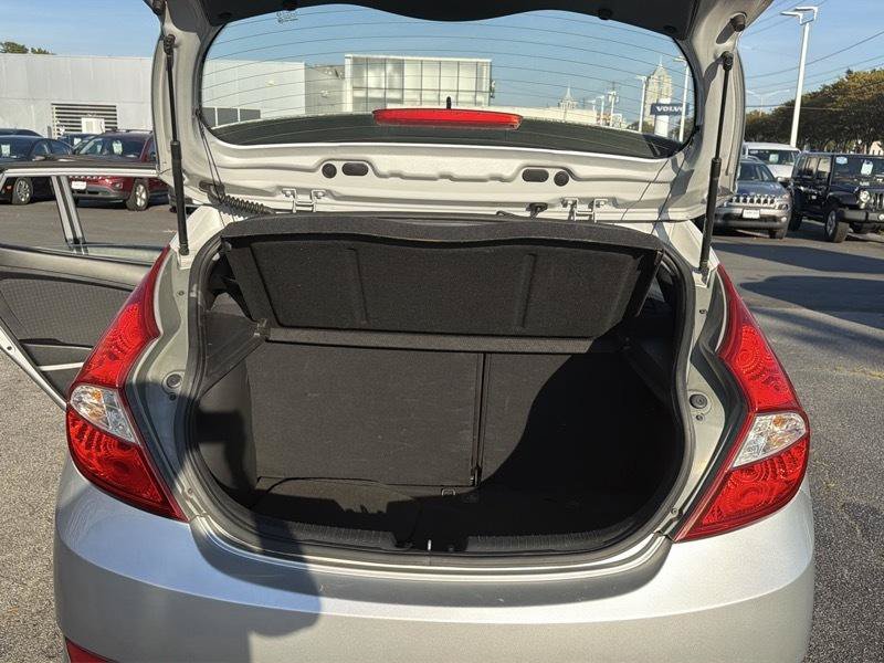 Used 2012 Hyundai Accent SE FWD image 15