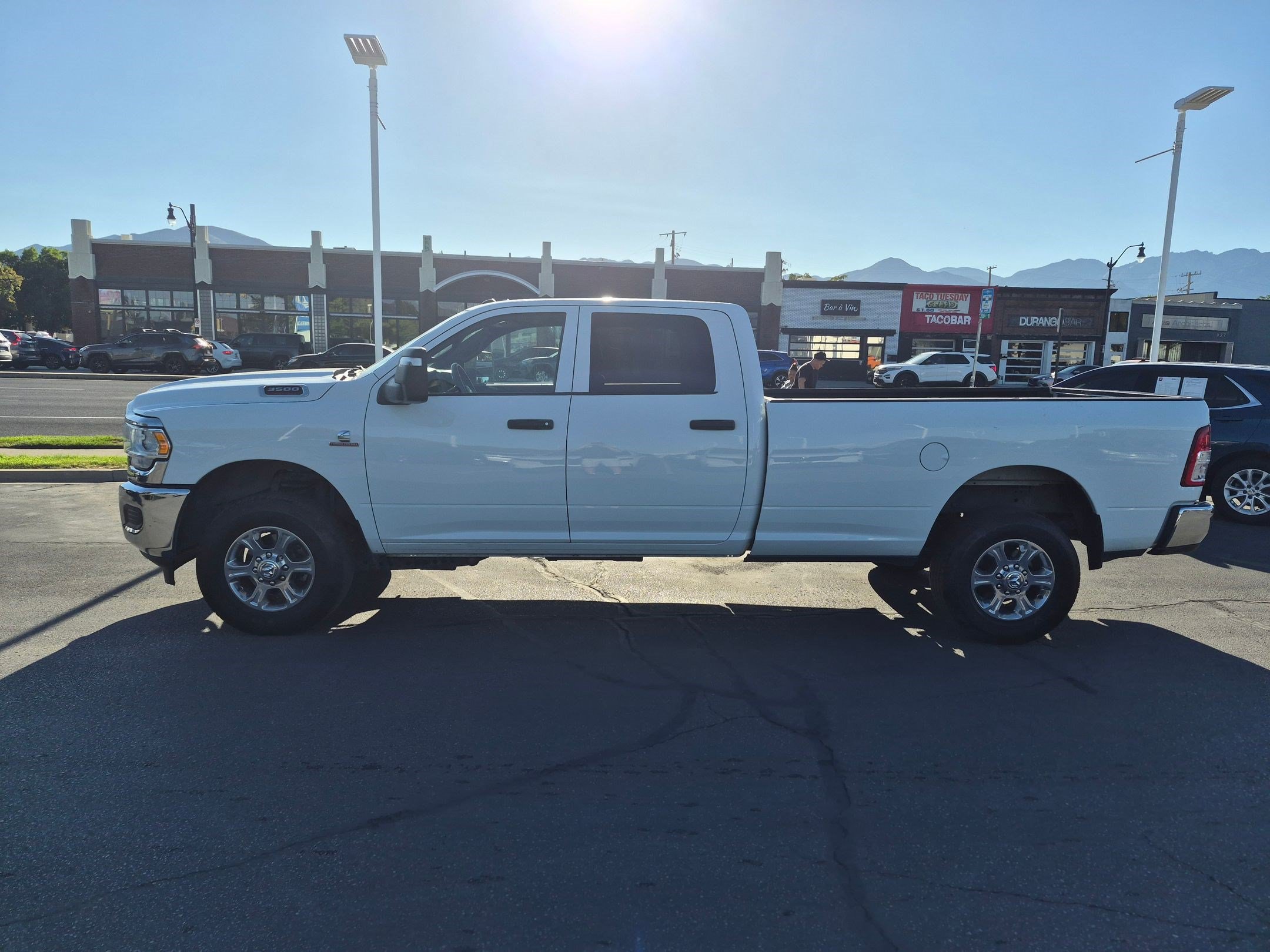 Used 2024 RAM 3500 Tradesman w/ Chrome Appearance Group AWD/4WD image 9