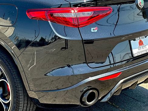 Used 2023 Alfa Romeo Stelvio Veloce AWD/4WD image 5