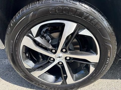 Used 2024 Chevrolet Trax RS FWD image 8