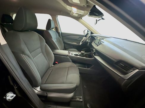 Used 2024 Nissan Rogue S image 31