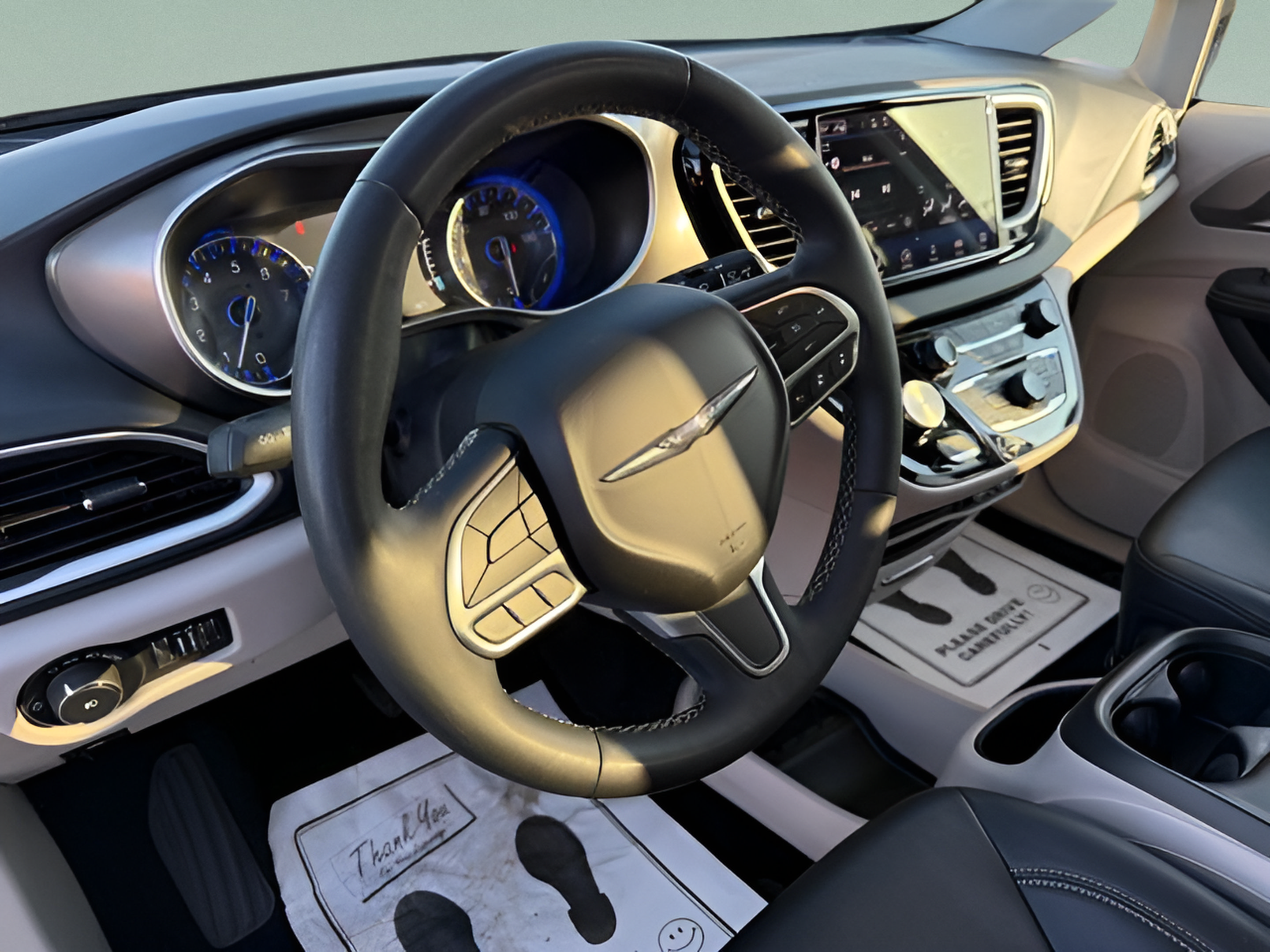 Used 2024 Chrysler Pacifica Touring-L FWD image 19