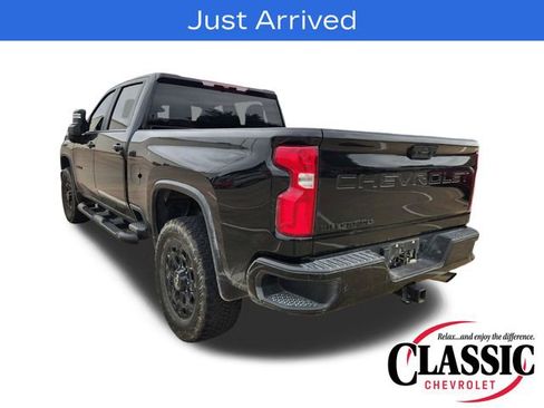 Used 2024 Chevrolet Silverado 2500 LT w/ Midnight Edition AWD/4WD image 6