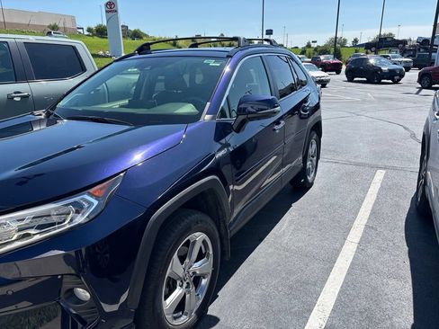 Used 2020 Toyota RAV4 Limited AWD/4WD image 2