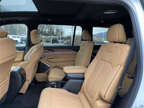 Used 2025 Jeep Grand Cherokee L Summit image 17