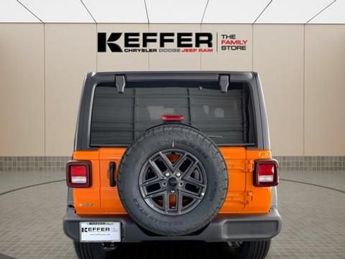 Used 2025 Jeep Wrangler Unlimited Sport AWD/4WD image 4