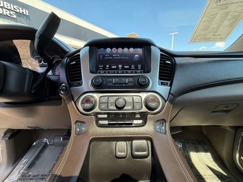 Used 2019 Chevrolet Suburban LT RWD image 25
