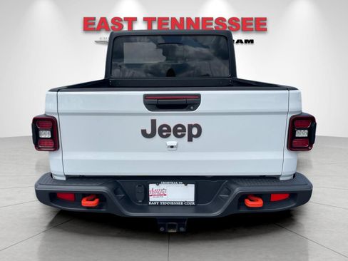 Used 2024 Jeep Gladiator Mojave w/ Technology Group AWD/4WD image 4