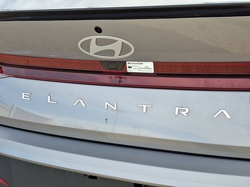 Certified 2025 Hyundai Elantra Sport image 29