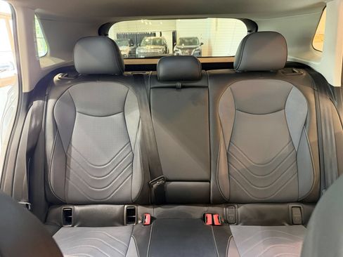 Used 2026 Volkswagen Tiguan SE FWD image 40