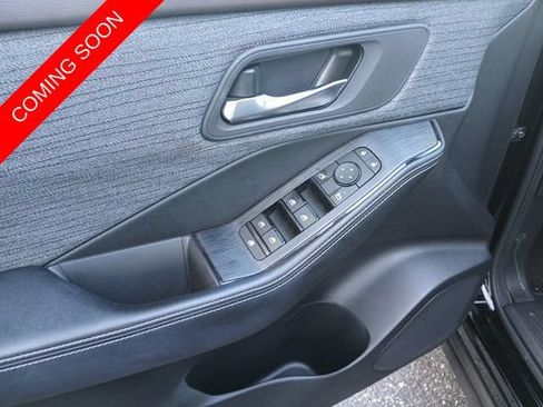 Used 2022 Nissan Rogue SV FWD image 10
