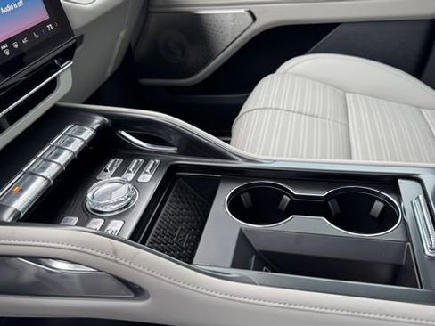 Used 2026 Lincoln Nautilus Reserve image 24