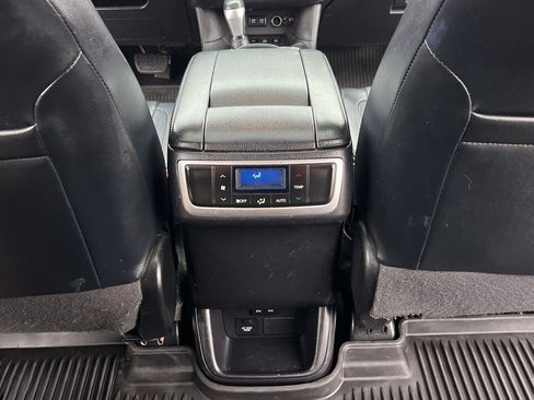 Used 2018 Toyota Highlander XLE image 36
