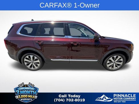 Used 2022 Kia Telluride EX w/ EX Premium Package FWD image 3