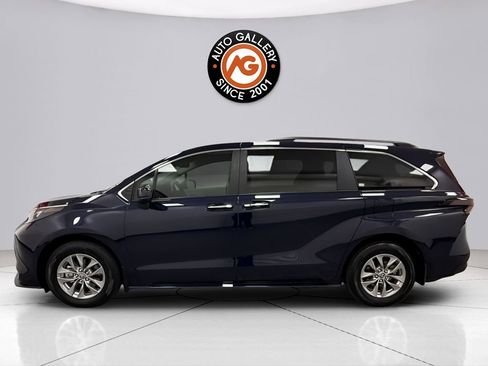 Used 2025 Toyota Sienna XLE FWD image 4
