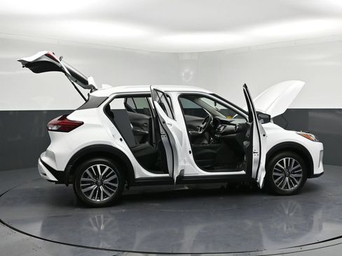 Used 2023 Nissan Kicks SV image 32