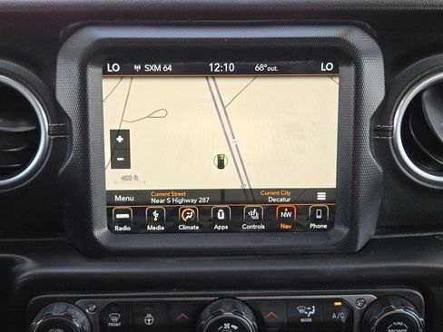 Used 2018 Jeep Wrangler Unlimited Sahara AWD/4WD image 17