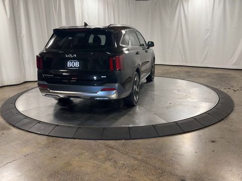 Certified 2025 Kia Sorento EX w/ EX Panoramic Sunroof Package image 13