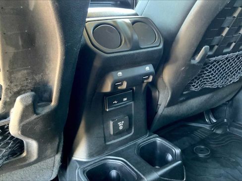 Used 2018 Jeep Wrangler Unlimited Rubicon image 32