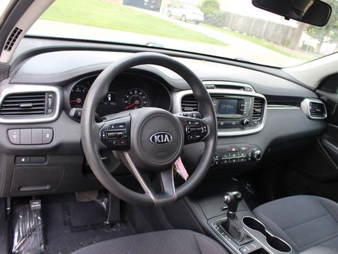 Used 2017 Kia Sorento FWD image 15