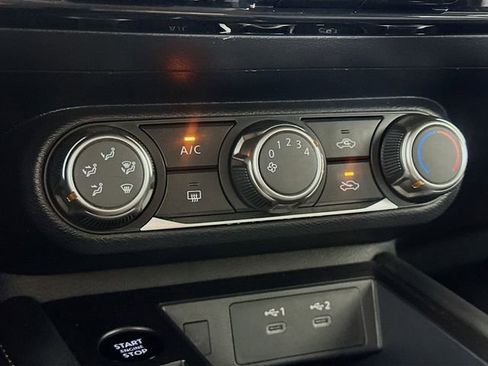 Used 2025 Nissan Kicks SV AWD/4WD image 23