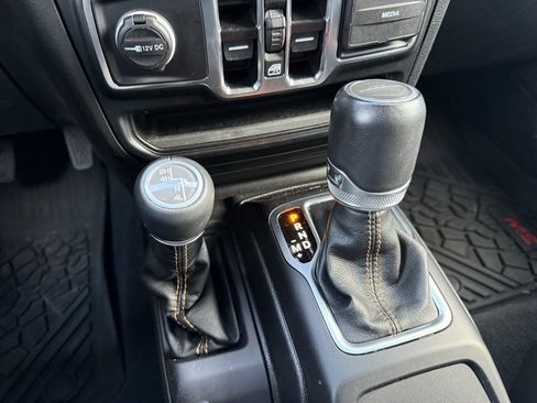 Used 2023 Jeep Gladiator Overland image 28