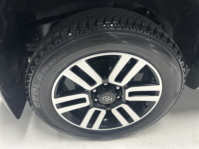 Used 2022 Toyota 4Runner Limited AWD/4WD image 13