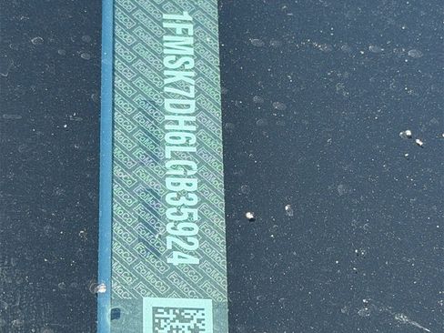 Used 2020 Ford Explorer XLT w/ Equipment Group 202A image 13