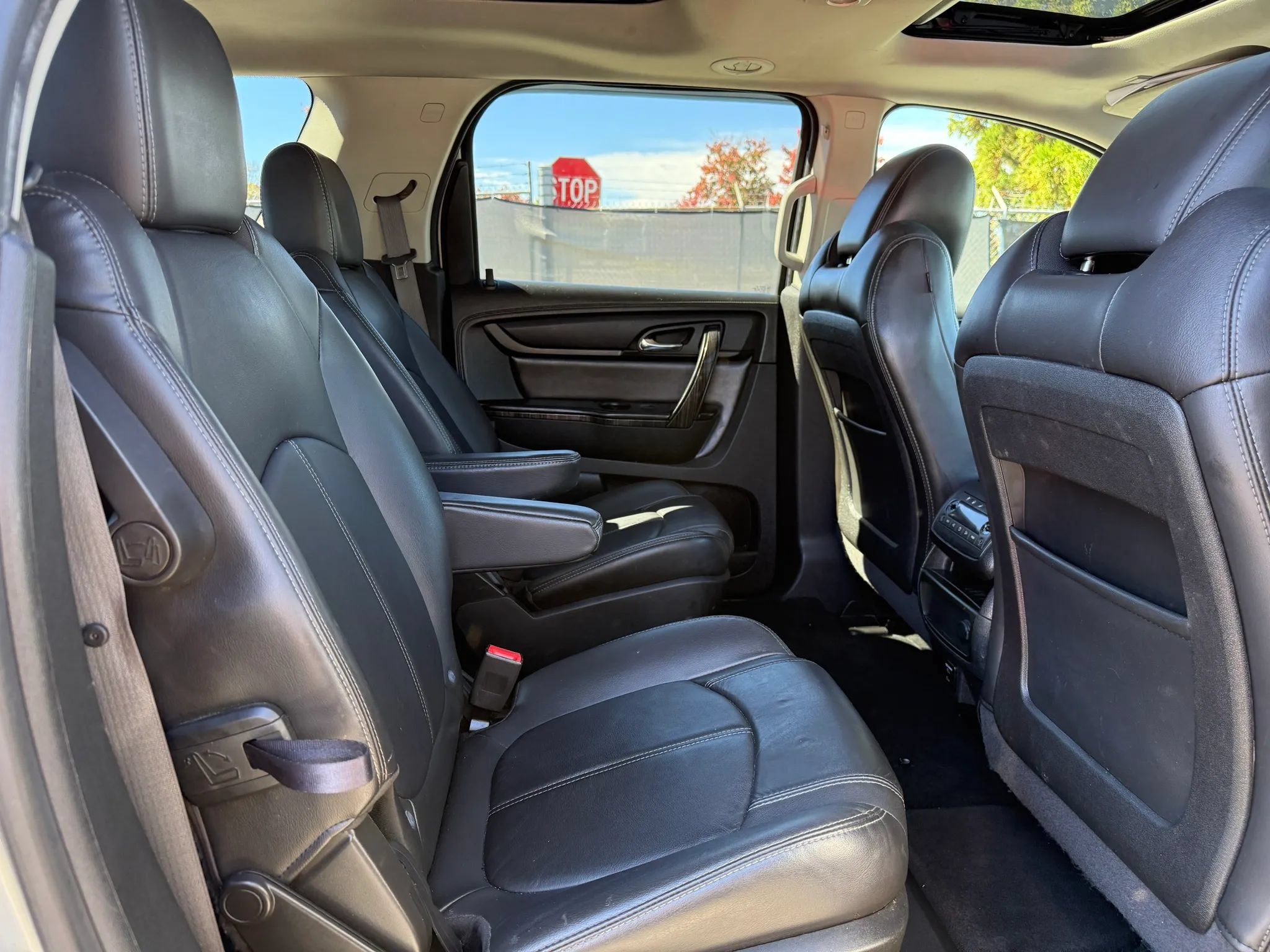 Used 2015 GMC Acadia SLT FWD image 19