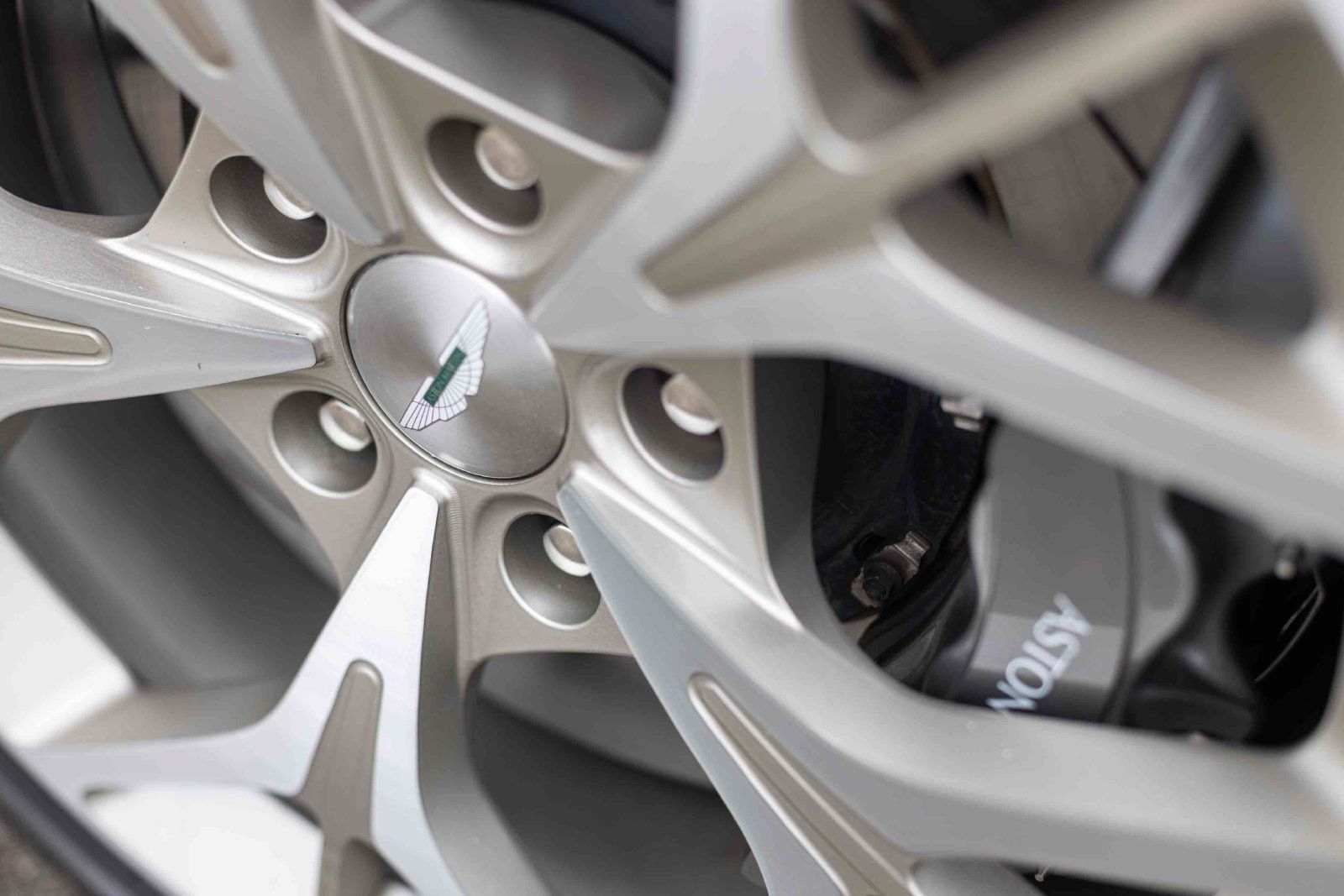 Used 2019 Aston Martin DB11 Volante RWD image 8