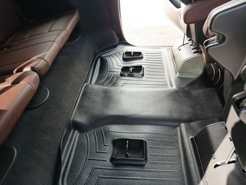 Used 2019 Chevrolet Suburban Premier w/ Premier Plus Edition RWD image 21