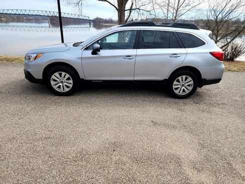 Used 2015 Subaru Outback 2.5i Premium image 2