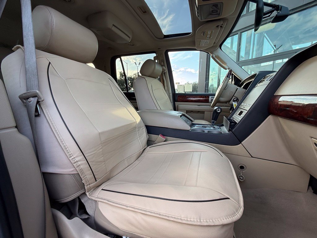 Used 2005 Lincoln Navigator Ultimate AWD/4WD image 16