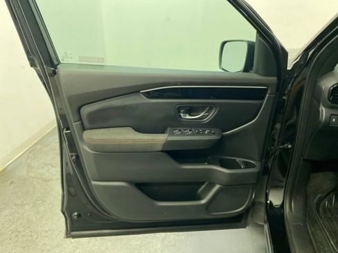 Used 2023 Honda Pilot Sport image 17