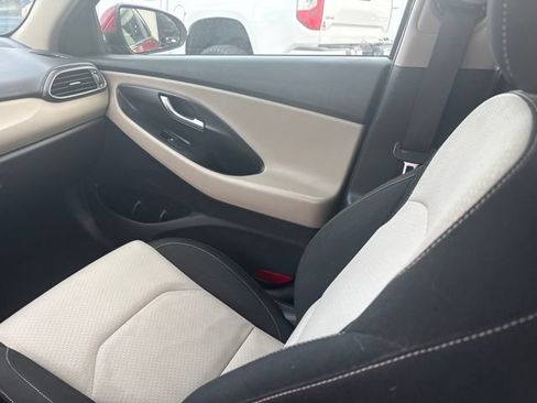 Used 2020 Hyundai Elantra GT FWD image 14
