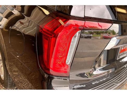 Used 2024 GMC Yukon SLT w/ SLT Luxury Package AWD/4WD image 31