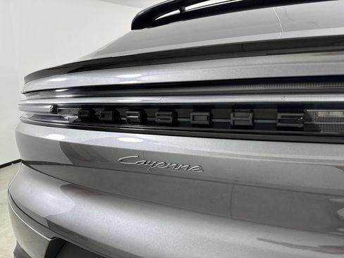 Certified 2024 Porsche Cayenne Coupe AWD/4WD image 18