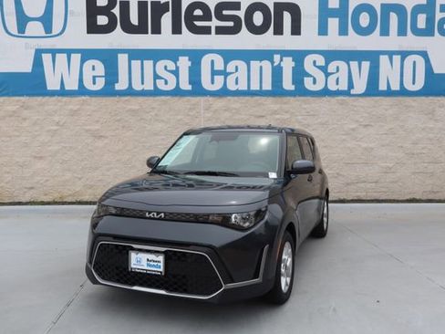 Used 2025 Kia Soul LX w/ LX Technology Package FWD image 5