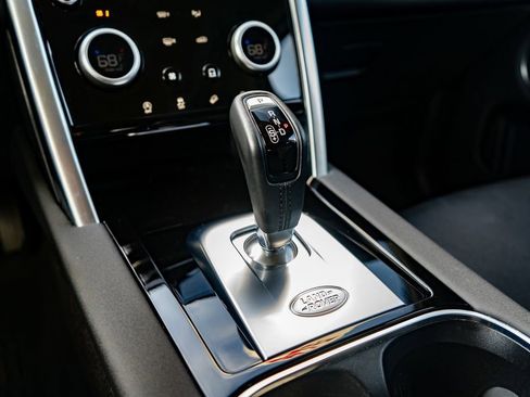 Used 2023 Land Rover Discovery Sport S image 27