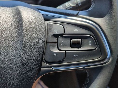 Used 2025 Buick Encore GX Preferred AWD/4WD image 19
