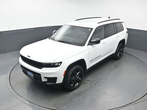 Used 2023 Jeep Grand Cherokee L Laredo image 31